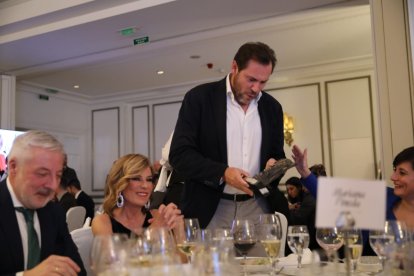 El ministro de Transportes y Movilidad Sostenible, Óscar Puente, en la entrega de premios de los periodistas parlamentarios. E.M.