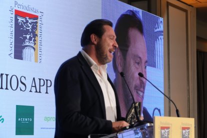 El ministro de Transportes y Movilidad Sostenible, Óscar Puente, en la entrega de premios de los periodistas parlamentarios. E.M.