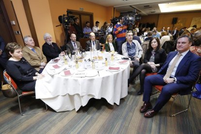 Rosa Martín (ONCE), Alberto López (AVECO), José Luis Álvarez y José María Zarandieta (ACOR), Teodoro Hernández (Cajamar), Felicidad Rubio (AYSAN), Saturnino Fernández (CCOO), Vanesa Vázquez (Renault)y Luis Ortiz (Fund.Schola).
