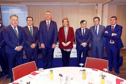 Tomás Burgos, Ismael Pérez, José Vicente de los Mozos, Fátima Báñez, Alberto Durán, José Luis Uilbarri y Pablo Lago.