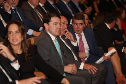 Alfonso Fernández Mañueco, presidente de la Junta de Castilla y León, en la gala de los Premios La Posada 2023 de El Mundo de Castilla y León. -PHOTOGENIC