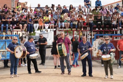 Segundo encierro de la Fiesta del Verdejo de La Seca.- J.M. LOSTAU