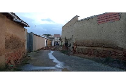 Derrumbe de una fachada en Cuenca de Campos. -BOMBEROS DIPUTACIÓN