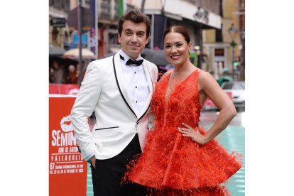 Los presentadores de la gala inaugural, Eva Marciel y Javier Veiga. ICAL