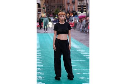 La actriz María Romanillos posa en la alfombra verde de la Seminci. ICAL