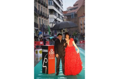 El director de la Seminci, Javier Ángulo, junto a la concejal de Cultura y Turismo del ayuntamiento de Valladolid, Ana Redondo. ICAL