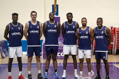 Las incorporaciones nuevas del UEMC Real Valladolid Baloncesto. / PHOTOGENIC