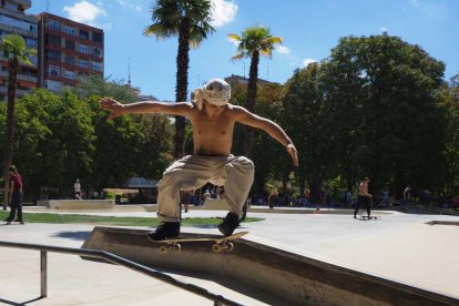 Campeonato de skateboard y Feria Underground. Photogenic