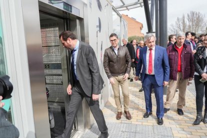 Inauguración del elevador de Parquesol. J.M. LOSTAU