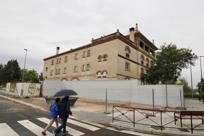 Las obras han actuado sobre el cerramiento de la parcela en la parte posterior a raíz del derribo de una casa con la que compartía la medianera. Miguel Ángel Santos (Photogenic)
