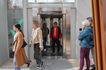 Inauguración del elevador de Parquesol. J.M. LOSTAU