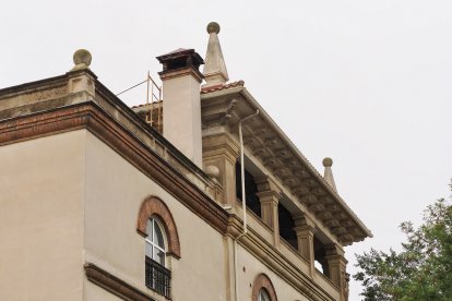 La gran azotea cubierta es uno de los rasgos de este edificio militar de noble factura. / Miguel Ángel Santos (Photogenic)