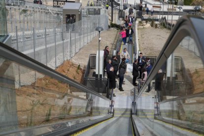 Inauguración del elevador de Parquesol. J.M. LOSTAU