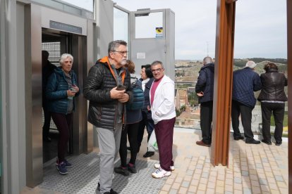 Inauguración del elevador de Parquesol. J.M. LOSTAU