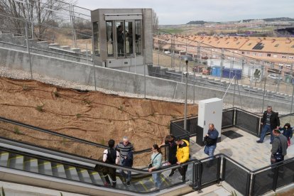 Inauguración del elevador de Parquesol. J.M. LOSTAU