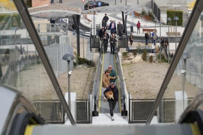 Inauguración del elevador de Parquesol. J.M. LOSTAU