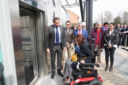 Inauguración del elevador de Parquesol. J.M. LOSTAU