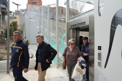 Inauguración del elevador de Parquesol. J.M. LOSTAU