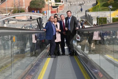 Inauguración del elevador de Parquesol. J.M. LOSTAU