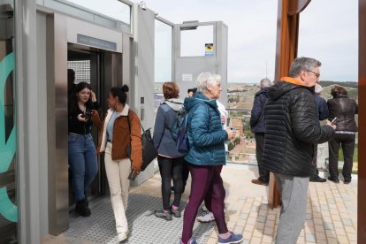 Inauguración del elevador de Parquesol. J.M. LOSTAU
