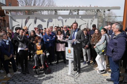 Inauguración del elevador de Parquesol. J.M. LOSTAU