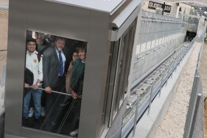 Inauguración del elevador de Parquesol. J.M. LOSTAU