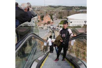 Inauguración del elevador de Parquesol. J.M. LOSTAU