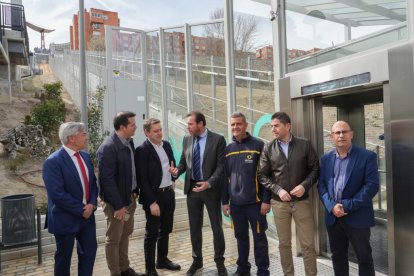 Inauguración del elevador de Parquesol. J.M. LOSTAU