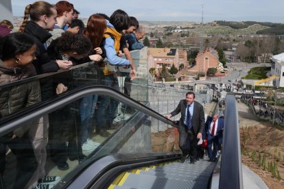 Inauguración del elevador de Parquesol. J.M. LOSTAU