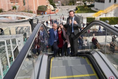 Inauguración del elevador de Parquesol. J.M. LOSTAU