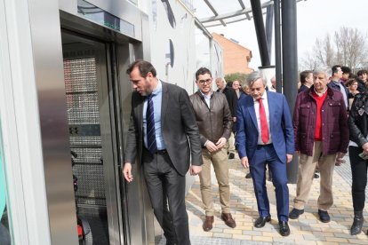 Inauguración del elevador de Parquesol. J.M. LOSTAU