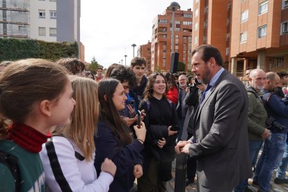 El alcalde de Valladolid, Óscar Puente, inaugura los elevadores urbanos en la ladera norte de Parquesol. -ICAL