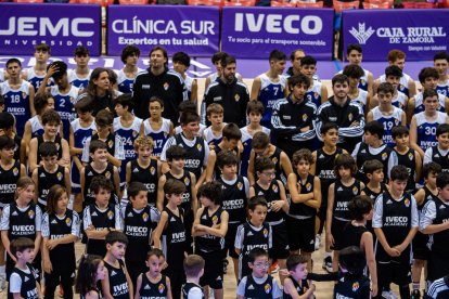 Presentación de la cantera durante el UEMC RV Baloncesto - Estudiantes. PHOTOGENIC