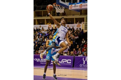 UEMC RV Baloncesto - Estudiantes. PHOTOGENIC