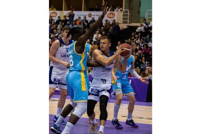 UEMC RV Baloncesto - Estudiantes. PHOTOGENIC