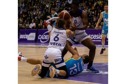 UEMC RV Baloncesto - Estudiantes. PHOTOGENIC