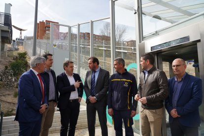 El alcalde de Valladolid, Óscar Puente, inaugura los elevadores urbanos en la ladera norte de Parquesol. -ICAL