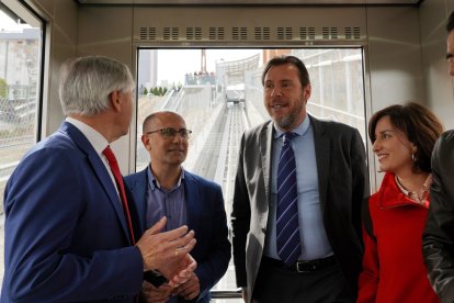 El alcalde de Valladolid, Óscar Puente, inaugura los elevadores urbanos en la ladera norte de Parquesol. -ICAL