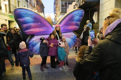 Cabalgata de Reyes Magos en la calle Mantería de Valladolid.- J. M. LOSTAU