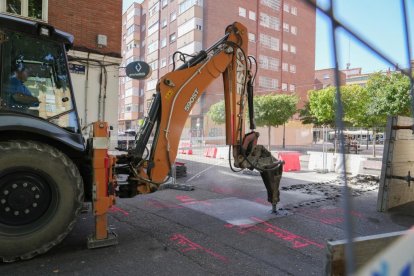 Cortes en las calles la Guarda y Romojaro de la Rondilla en Valladolid.- J.M. LOSTAU