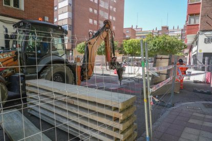 Cortes en las calles la Guarda y Romojaro de la Rondilla en Valladolid.- J.M. LOSTAU