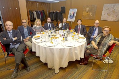 Alex Miranda (Cámara de Contratistas de CyL), Álvaro Mancho (Vicman Gestion), Nieves Luquero (El Mundo), Javier Merino (Sabadell), Florencio Carrera (La 8), José Manuel Laustalet (Vodafone), Teodorolindo Chillón (Quesos Chillón) y Mari Carmen Lorenzo (Quesos Chillón).