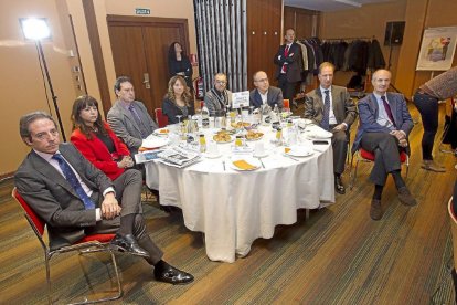 Ignacio Martín (Ibermutuamur), Ana Isabel Díez del Río (Ibermutuamur), Juan José Alonso (Viva), Alicia Iglesias (El Mundo), Roberto González (YRG Comunicación); Francisco González, Rafael Monedero y Luis del Hoyo (Agrupación Vallisoletana de Comercio).