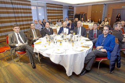 José María Eiros (candidato PP), Juan Carlos de Margarida (Colegio de Economistas de Valladolid), Alfredo Blanco (PP Ayto Valladolid), Felipe Ramos (subdirector El Mundo CyL), Fernando Pérez (vicepresidente Aetical); Leopoldo Cortejos y Jorge González (candidatos PP).