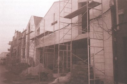 Obras de construcción de la iglesia Nuestra Señora de Guadalupe en el barrio Las Villas de Valladolid. | Imagen del libro 'El Lagar de Barahona' de José Antonio Gaviero