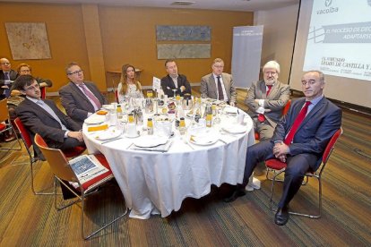 José María López Rodríguez (Cedered), Rafael Tortuero (Ibermutuamur), Silvia Herrero (Iberdrola), Donaciano Dujo (Asaja), Julio del Río Velasco (Acor), José Luis Álvarez (Acor) y José Antonio Arias (gerente de El Mundo de Castilla y León).