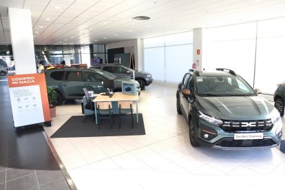 Presentación de la nueva imagen de Dacia en las instalaciones de Dacia Arroyo. -DACIA