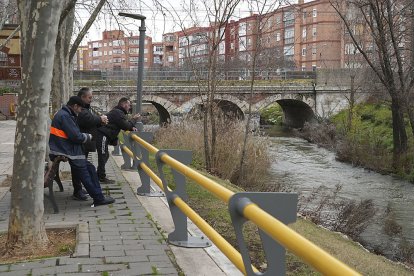Puente que separa los barrios de Vadillos, Pilarica y Pajarillos, el mismo que se veía en la primera foto de los años 10.- J.M. LOSTAU