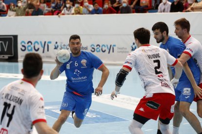 Recoletas Atlético Valladolid - Balonmano Nava. / PHOTOGENIC