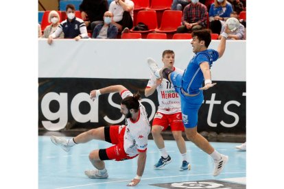 Recoletas Atlético Valladolid - Balonmano Nava. / PHOTOGENIC